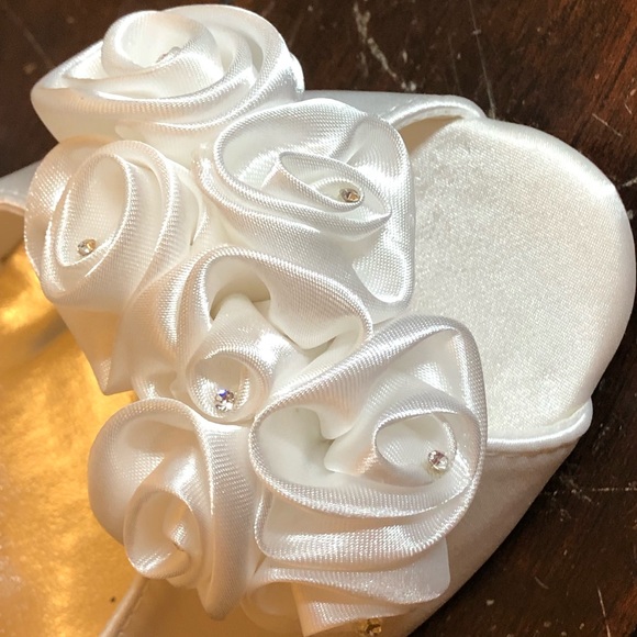 Brand new 7.5 wedding bridal dyable satin shoes - Picture 3 of 3